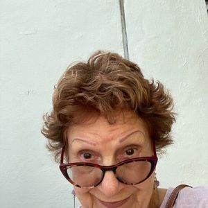 Meet your Posher, Adelaida